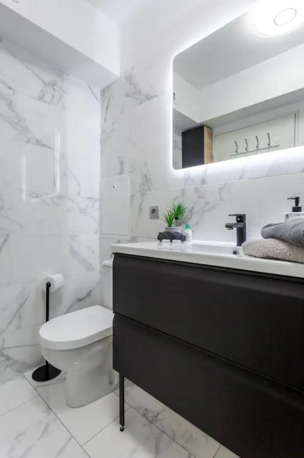 Beautiful Modern Fully Furnished Studio Левалуа-Пере Экстерьер фото