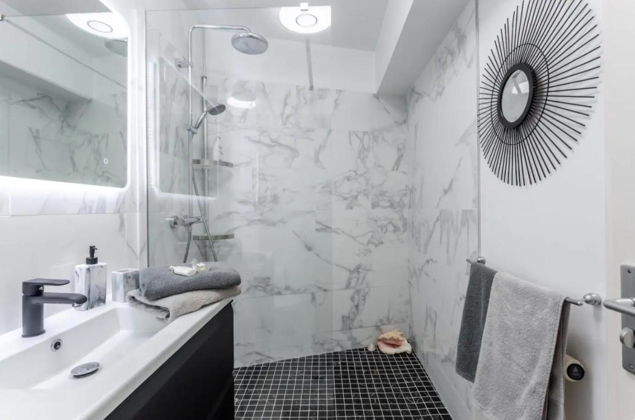 Beautiful Modern Fully Furnished Studio Левалуа-Пере Экстерьер фото