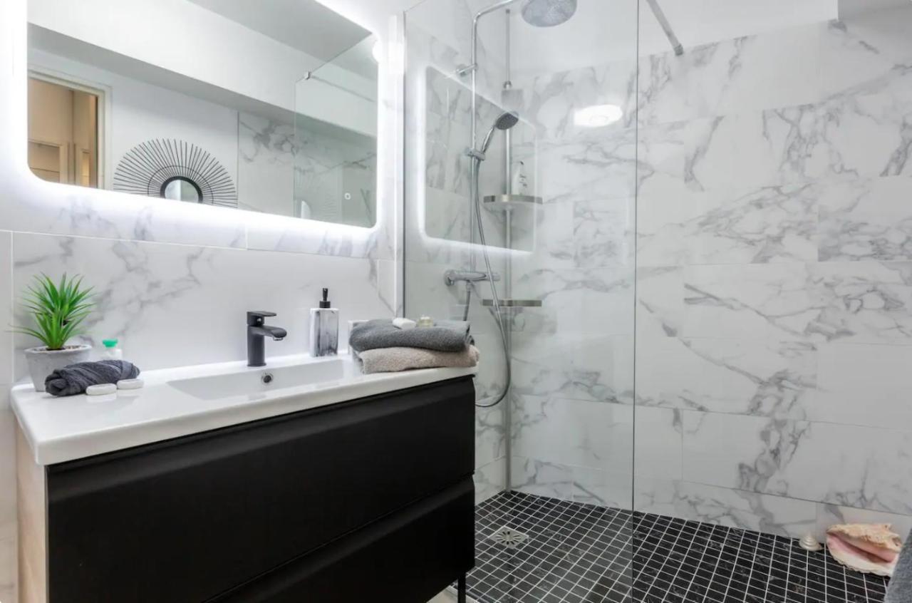 Beautiful Modern Fully Furnished Studio Левалуа-Пере Экстерьер фото